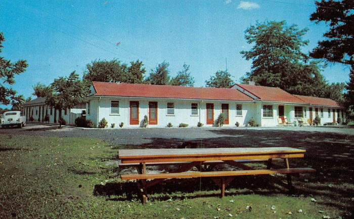 Burkewood Motel (Burkewood Inn)